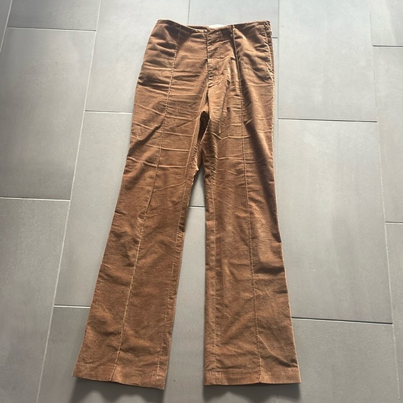 Frame pintuck corduroy trousers in Camel - Picture 3 of 10